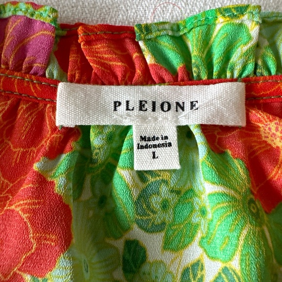 Pleione Size Lg White Orange hibiscus Floral Ruffle Flutter Sleeve V Neck Top - Picture 6 of 11